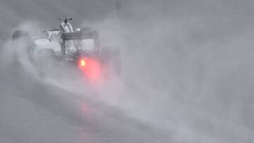 Un Mercedes durante el lluvioso GP de Brasil 2016.