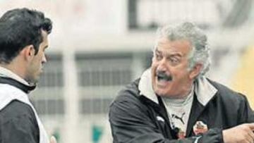 <b>AGRADECIDO. </b>El entrenador David Vidal sólo tiene buenas palabras para el Murcia, rival de mañana en la Nueva Condomina.