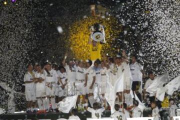 En la temporada 2011/12, el Real Madrid logró la denominada 'Liga de los récords', ya que se alzó con el Campeonato Nacional de Liga, que no lograba desde 2008, alcanzando el récord histórico de puntos (100) y de goles (121).