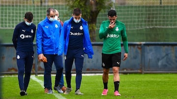 Bustos y Andrade se lesionan y son duda para el domingo