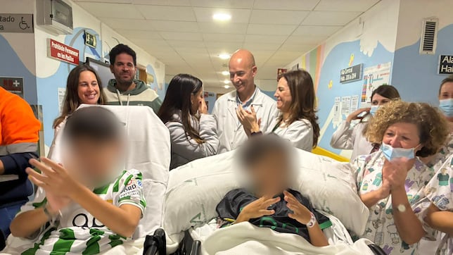 Un bonito detalle en blanco y verde con Carlota y Fidel