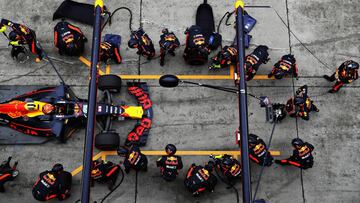 SHANGHAI, CHINA - APRIL 09: Max Verstappen of the Netherlands driving the (33) Red Bull Racing Red Bull-TAG Heuer RB13 TAG Heuer makes a pit stop for new tyres during the Formula One Grand Prix of China at Shanghai International Circuit on April 9, 2017 in Shanghai, China.  (Photo by Mark Thompson/Getty Images)