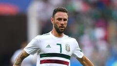 Miguel Layún ve difícil seguir jugando en el Sevilla