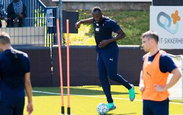 Sprinter Bolt trains at Norwegian club Stromsgodset