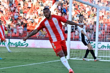 Luis Suárez celebra el 1-0 del Almería ante el Burgos.