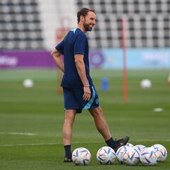 Who will England play against in the quarter-finals of the 2022 World Cup?