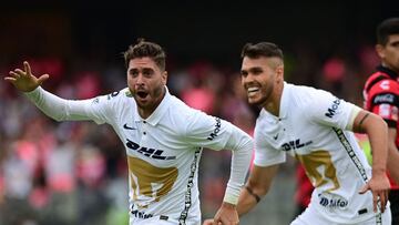 Pumas' defender Arturo Ortiz (L) celebrates with his teammate