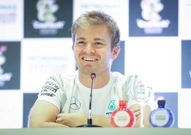 Rosberg one victory away from maiden world championship