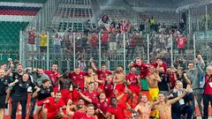 El FC Vaduz celebra la clasificación a la Conference League con los aficionados que se desplazaron a Viena @VaduzFC