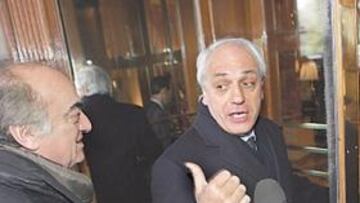 <b>PROBLEMAS. </b>Bettega señala a Giraudo, absuelto por falta de pruebas. Agricola, en cambio, fue condenado.