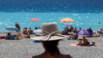 With the summer holiday season in full swing, the classic debate about one long spell off vs. shorter and more frequent time off raises its head.