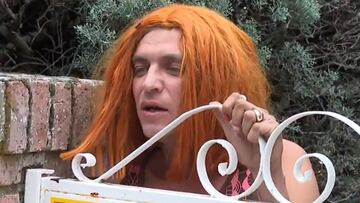 Camilo Blanes arroja agua a un equipo de televisión: “La gente es una bola de parásitos”