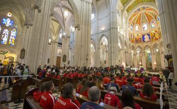 The Atlético party then attended a service at Almudena catedral