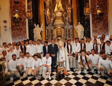 La plantilla, en la Basílica.