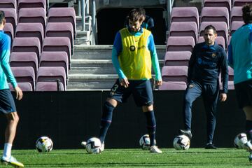 04/11/22 
ENTRENAMIENTO DEL BARCELONA 

 

GERARD PIQUE 