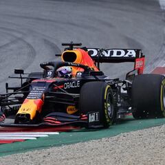 Verstappen coasts again in Austria to deny Hamilton