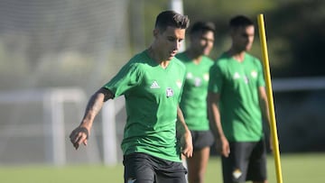 Cristian Tello, en un reciente entrenamiento con el Betis.