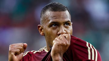 INGLEWOOD, CALIFORNIA - JUNE 26: Salomon Rondon of Venezuela celebrates after scoring the team's first goal during the CONMEBOL Copa America 2024 Group B match between Venezuela and Mexico at SoFi Stadium on June 26, 2024 in Inglewood, California. Ronald Martinez/Getty Images/AFP (Photo by RONALD MARTINEZ / GETTY IMAGES NORTH AMERICA / Getty Images via AFP)