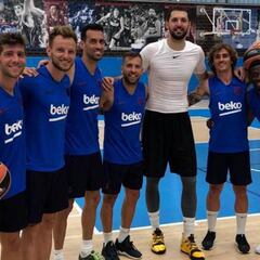 La plantilla da la bienvenida al Messi del baloncesto blaugrana