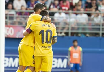 Eibar 0-3 Barcelona | A la contra sentenció el Barça. Se plantó Messi ante Dmitrovic y en vez de disparar, se la regaló a Suárez, que sólo tuvo que empujarla a portería vacía. 
