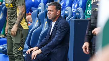 Javier Calleja durante el Cádiz - Oviedo.