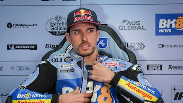 El piloto español Álex Márquez (BK8 Gresini Racing MotoGP) en su box durante el segundo día de entrenamientos en el Gran Premio de España de Motociclismo.