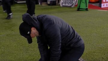 Nada expresa mejor lo que es el fútbol: la imagen del técnico del Southampton tras el 1-0