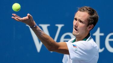MASON, OHIO - AUGUST 18: Daniil Medvedev of Russia serves during his match against Mackenzie McDonald during Western & Southern Open - Day 4 at Lindner Family Tennis Center on August 18, 2021 in Mason, Ohio. Dylan Buell/Getty Images/AFP == FOR NEWSPAPERS