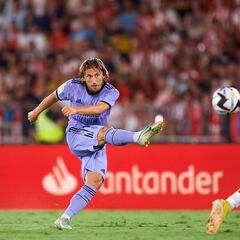 Modric entra, decide y enseña