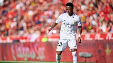 MALLORCA, SPAIN - FEBRUARY 05: Vinicius Junior of Real Madrid CF with the ball during the LaLiga Santander match between RCD Mallorca and Real Madrid CF at Estadi Mallorca Son Moix on February 05, 2023 in Mallorca, Spain. (Photo by Cristian Trujillo/Quality Sport Images/Getty Images)