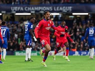 Paris Saint-Germain's French forward #29 Bradley Barcola celebrates after scoring his team second goal during the UEFA Champions League round of 16 second leg football match between Chelsea FC and Paris Saint-Germain (PSG) at Stamford Bridge, west London on March 17, 2026. (Photo by FRANCK FIFE / AFP)