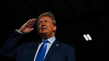 Republican presidential candidate and former U.S. President Donald Trump salutes during the national anthem at a campaign rally in Houston, Texas., U.S. November 2, 2023. REUTERS/Callaghan O'Hare     TPX IMAGES OF THE DAY