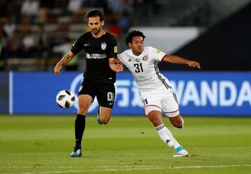 Soccer Football - FIFA Club World Cup Third Place Match - Al Jazira vs CF Pachuca - Zayed Sports City Stadium, Abu Dhabi, United Arab Emirates - December 16, 2017   Al Jazira’s Romarinho in action with Pachuca's Raul Lopez     REUTERS/Matthew Childs