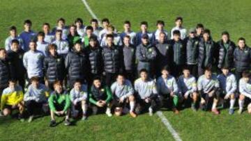 La plantilla del Beijing Gouan, con Manzano en el centro, pos&oacute; para AS en Palma de Mallorca. El equipo fue segundo en la Superliga y jugar&aacute; la previa de la Champions.
 