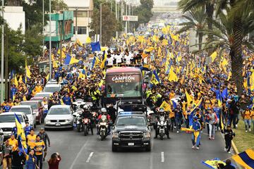 El equipo campeón del Apertura 2017 desfiló por las calles de la ciudad de Monterrey tras la obtención del título tras derrotar a Rayados.