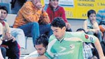 <b>SE ESCAPA. </b>Daniel intenta marcharse de Carlos Anós (DKV).