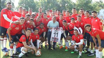 Ram&oacute;n Morales, visita de lujo en Chivas