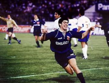 1994. La frustración que los hinchas de Universidad Católica aún no olvidan. Después de estar varios puntos arriba, la UC pierde el campeonato con Universidad de Chile. Hasta los fanáticos cruzados apuntan que hubo hechos extraños que condicionaron el torneo.