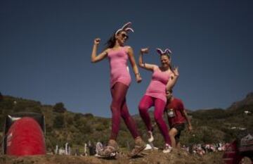 Los participantes se divirtieron compitiendo en la Fisherman's friend Strongmanrun en Alozaina (Málaga)