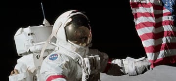 Cernan sobre la superficie lunar.