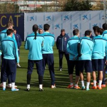 CONCENTRADOS. El Barcelona se entrenó ayer en Barcelona y hoy viajará a San Sebastián para jugar la vuelta de semifinales de Copa.