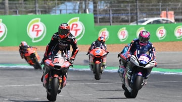 Spain's rider Manuel Gonzalez of Liqui Moly Dynavolt Intact GP, left, steers his motorcycle followed by Spain's Izan Guevara of BLU CRU Pramac Yamaha during the Moto2 at the Chang International Circuit in Buriram, Thailand, Sunday, March 1, 2026. (AP Photo/Kittinun Rodsupan)
