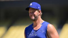 LOS ANGELES, CALIFORNIA - JUNE 15: Clayton Kershaw #22 of the Los Angeles Dodgers on the field prior to the game against the Kansas City Royals at Dodger Stadium on June 15, 2024 in Los Angeles, California.   Jayne Kamin-Oncea/Getty Images/AFP (Photo by Jayne Kamin-Oncea / GETTY IMAGES NORTH AMERICA / Getty Images via AFP)
