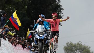 AMDEP6874. ALTO EL VINO (COLOMBIA), 10/02/2024.- El ecuatoriano Richard Carapaz de EF Education Easypost celebra al ganar la quinta etapa de la carrera ciclística Tour Colombia 2024 hoy, en el Alto el Vino, Cundinamarca (Colombia). EFE Carlos Ortega