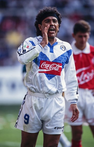 Para cerrar con broche de oro su exitosa carrera, Hugo Sánchez y algunos viejos amigos y conocidos como Emilio Butragueño y Miguel González 'Michel' jugaron para los Toros guanajuatenses, equipo con el cual marcó su último gol como profesional un 4 de mayo de 1997 enfrentando a los Tuzos del Pachuca.