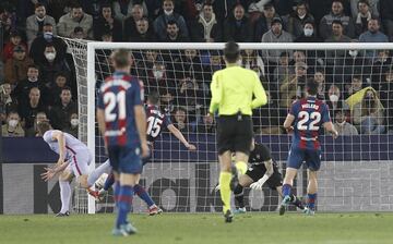 De Jong marc¨® el definitivo 2-3.