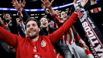 Aficionados del Atlético en el estadio del Tottenham.