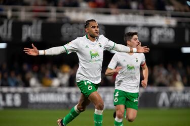 El Racing rompió una racha de cinco derrotas seguidas gustándose ante el Cartagena, al que venció por 0-3. Mboula puso el 0-2, con un espectacular quiebro con pierna derecha y posterior definición con la izquierda. Su primer gol de la temporada.
