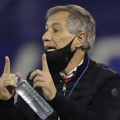 Holan: "Fuimos competitivos en la Sudamericana y en la Libertadores"