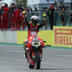 Bautista refuerza su liderato